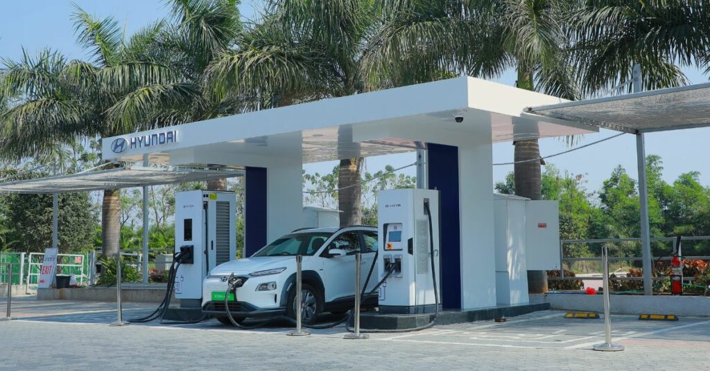 Hyundai Motor India Becomes the First OEM in India to Install DC Ultra-Fast Charging stations at Key Highways