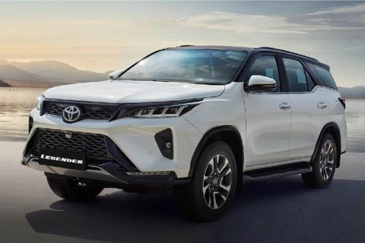 Toyota Fortuner Legender 4x4 MT Launched