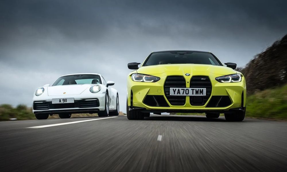 Porsche 911 Carrera vs BMW M4