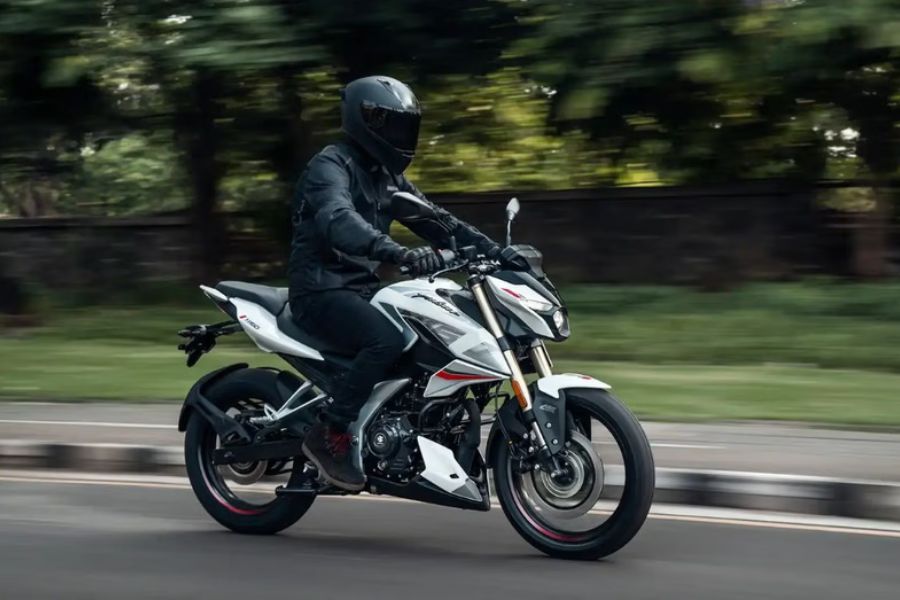 Top 5 Bikes Under ₹2 Lakh With Navigation
