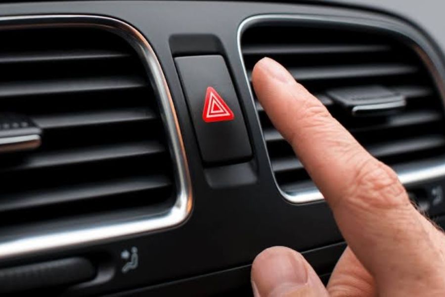 How to Correctly Use Hazard Lights in Your Car