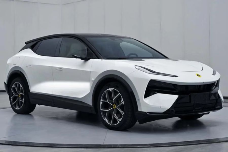 Lotus Eletre Plug-in Hybrid Unveiled With 952hp