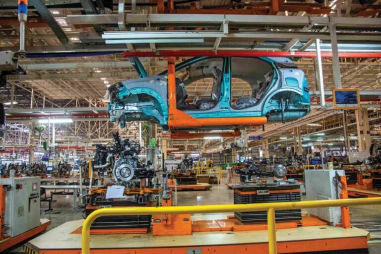 India Urges Automakers to Optimise Production Amid Fuel Supply Concerns